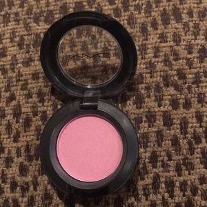 MAC miss Piggy Pink eyeshadow LE 💄